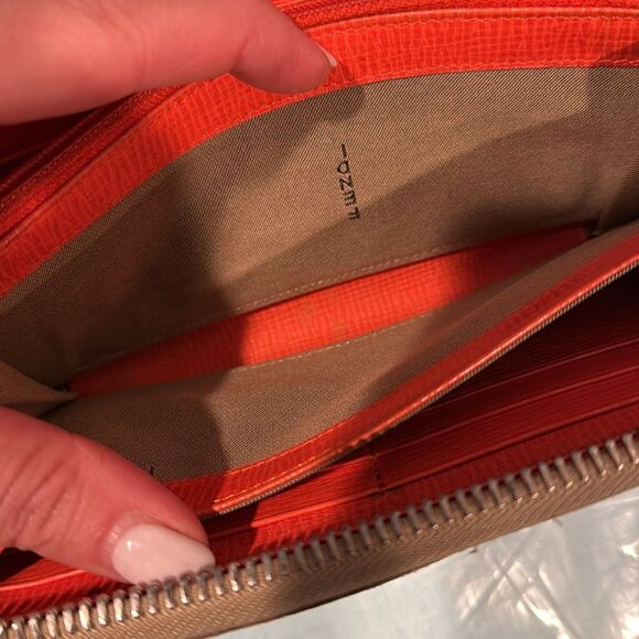 Fendi Tan Zippered wallet - Picture 9 of 15